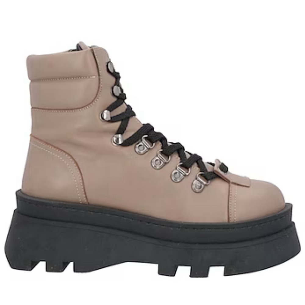 Beige leather combat boots (size 8)